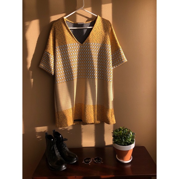 Zara Dresses & Skirts - Zara V Neck Dress